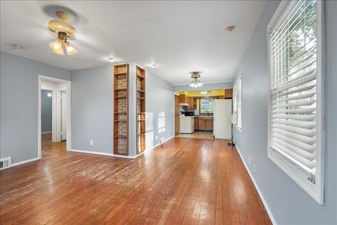 Tiny photo for 803 Marion Street, Bloomington, IL 61701 (MLS # 12466486)