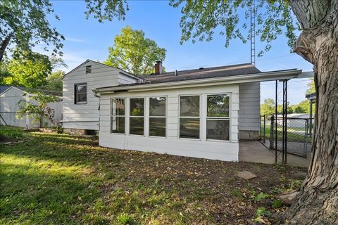 Tiny photo for 803 Marion Street, Bloomington, IL 61701 (MLS # 12466486)