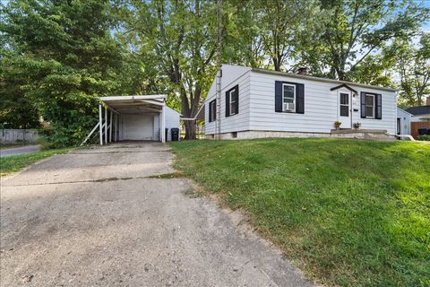 Tiny photo for 803 Marion Street, Bloomington, IL 61701 (MLS # 12466486)