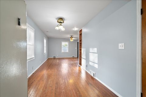 Tiny photo for 803 Marion Street, Bloomington, IL 61701 (MLS # 12466486)