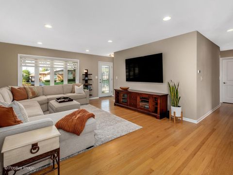 Tiny photo for 10913 Martindale Drive, Westchester, IL 60154 (MLS # 12487432)