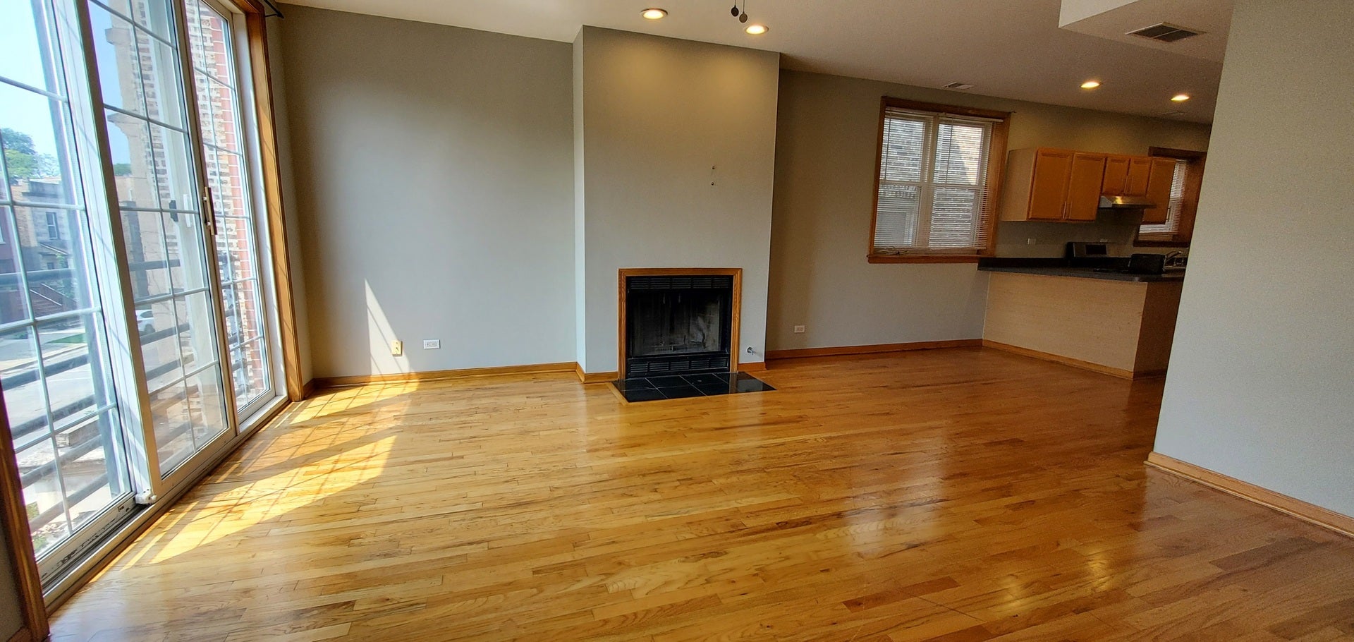 2554 W Walton Street 2