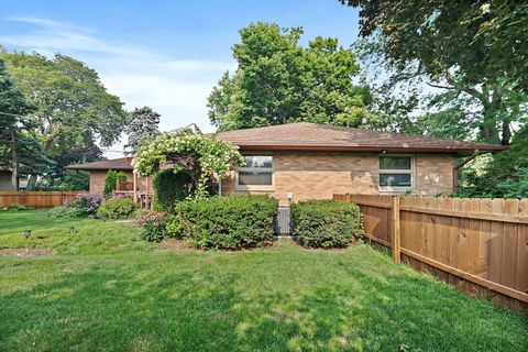 Tiny photo for 587 N Clifton Avenue, Elgin, IL 60123 (MLS # 12469219)