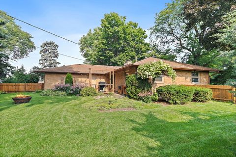 Tiny photo for 587 N Clifton Avenue, Elgin, IL 60123 (MLS # 12469219)