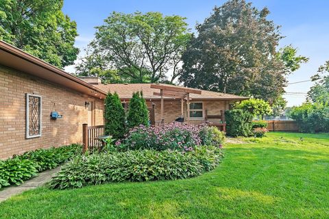 Tiny photo for 587 N Clifton Avenue, Elgin, IL 60123 (MLS # 12469219)