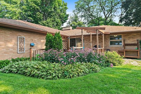 Tiny photo for 587 N Clifton Avenue, Elgin, IL 60123 (MLS # 12469219)
