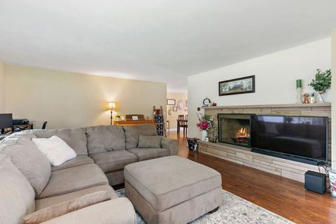 Tiny photo for 587 N Clifton Avenue, Elgin, IL 60123 (MLS # 12469219)