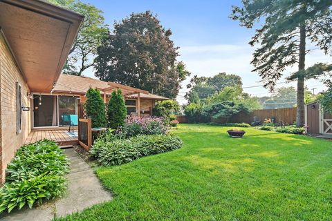 Tiny photo for 587 N Clifton Avenue, Elgin, IL 60123 (MLS # 12469219)
