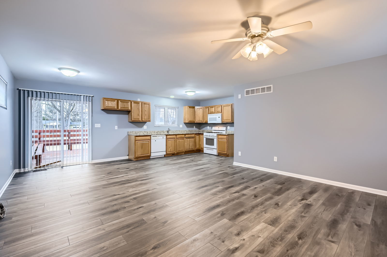 601 Oakwood Drive - Photo 3
