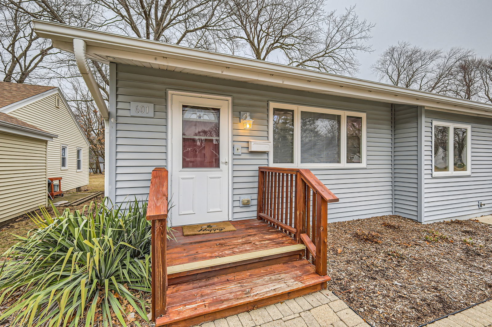 601 Oakwood Drive - Photo 2