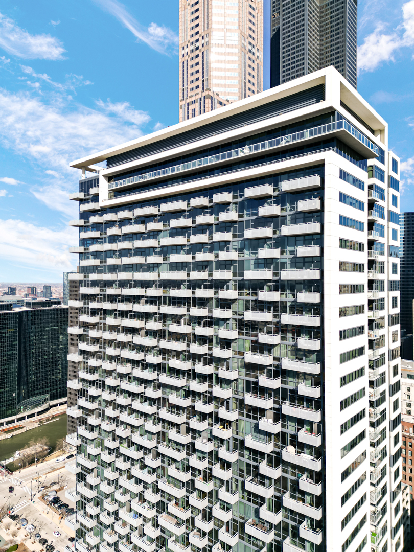 235 W VAN BUREN Street 2307