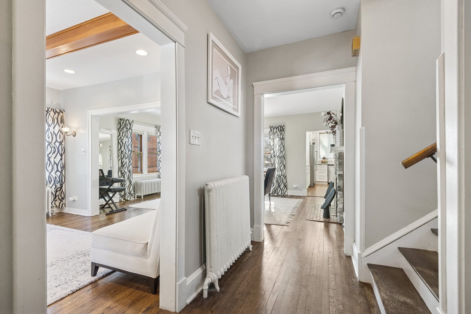 2233 W Greenleaf Avenue