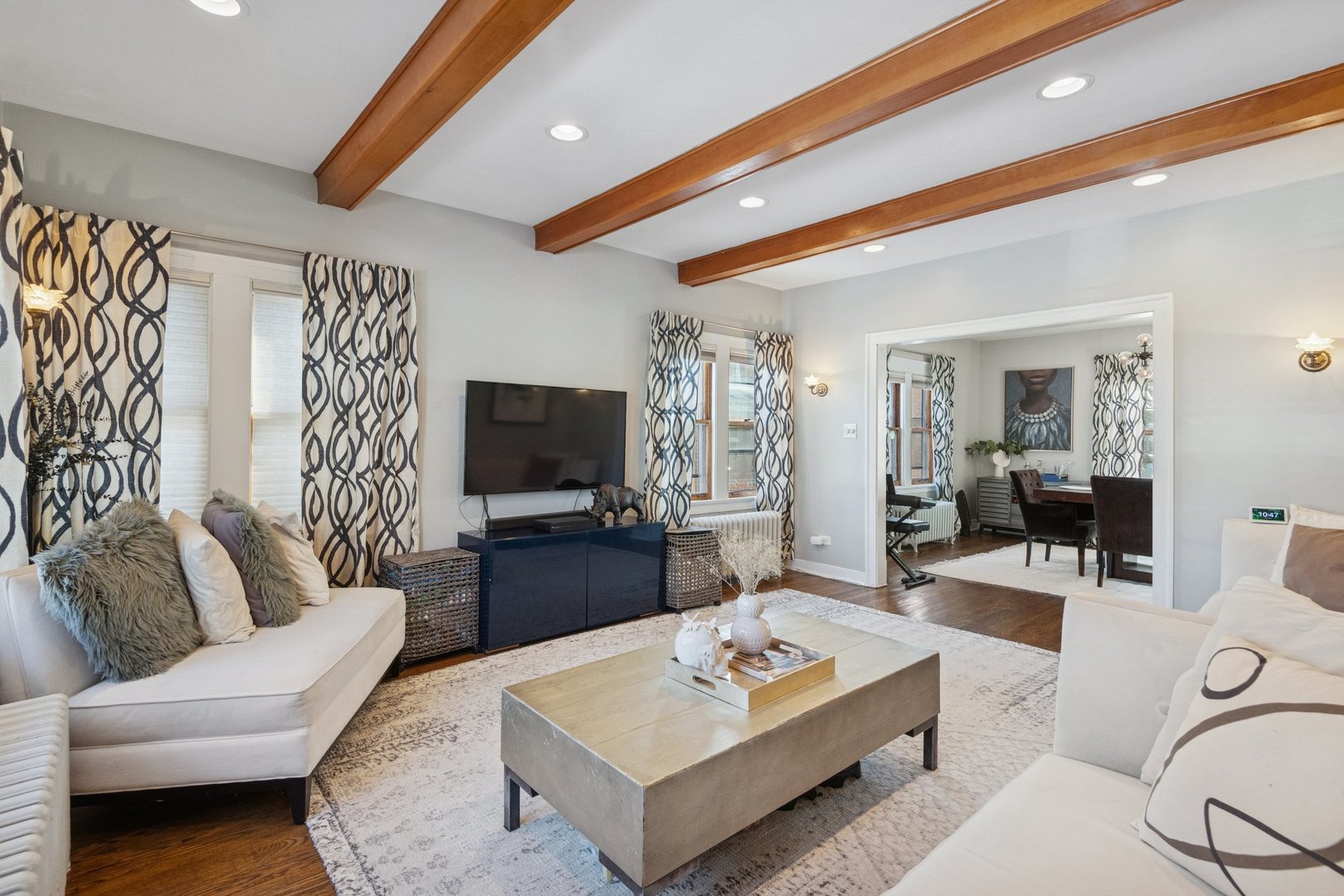 2233 W Greenleaf Avenue