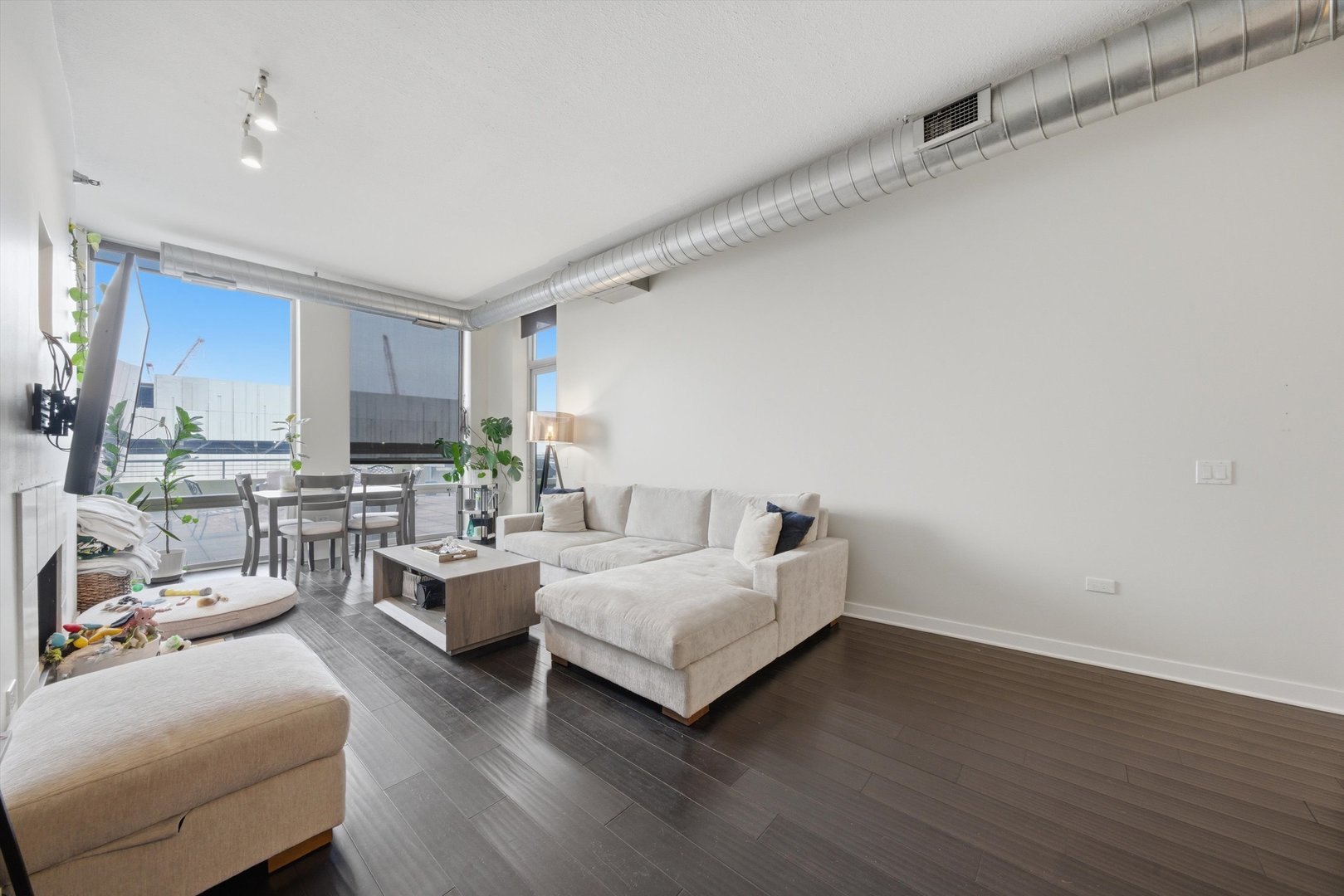 720 N Larrabee Street 712