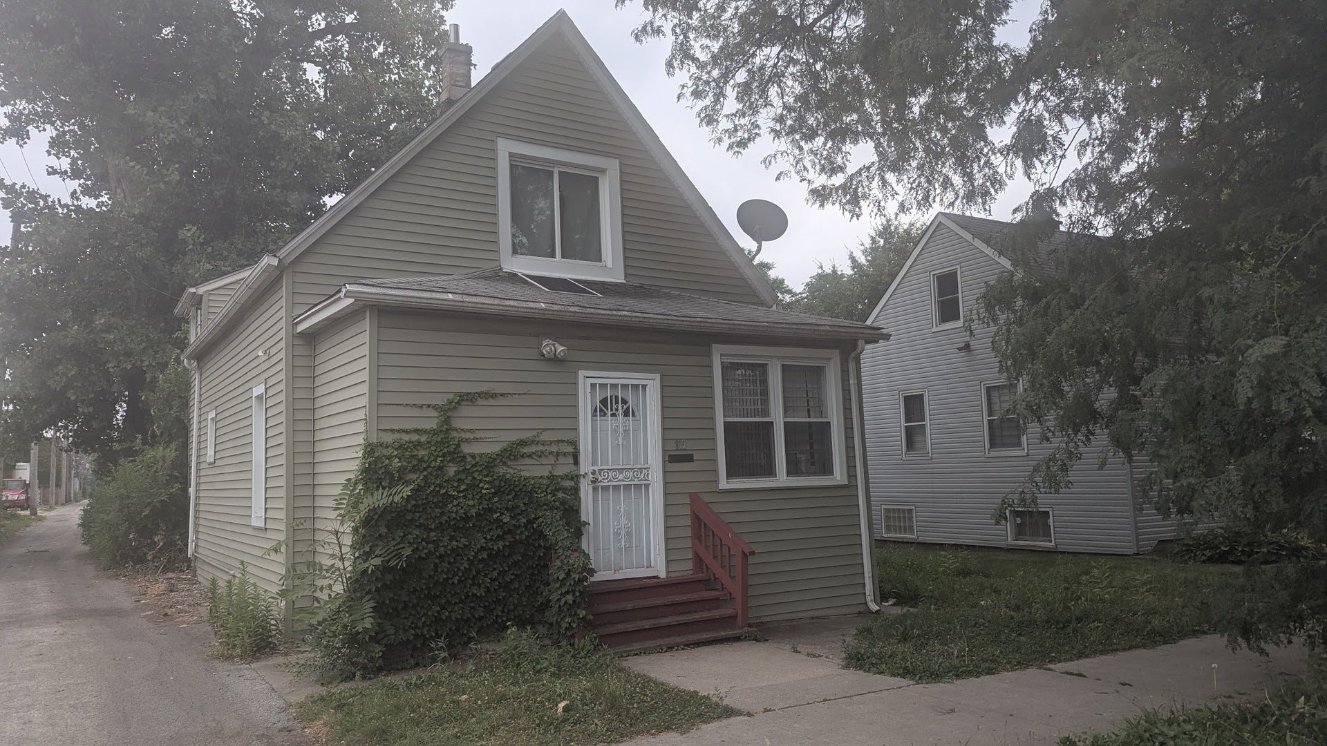 815 W 122nd Street