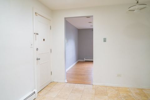 Tiny photo for 3505 Oak Park Avenue #B3, Berwyn, IL 60402 (MLS # 12462967)