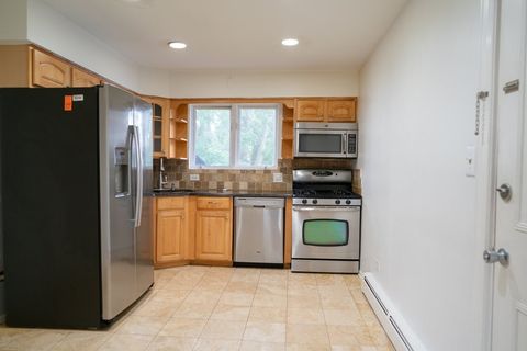 Tiny photo for 3505 Oak Park Avenue #B3, Berwyn, IL 60402 (MLS # 12462967)