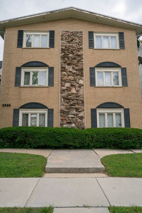 Photo of 3505 Oak Park Avenue #B3, Berwyn, IL 60402 (MLS # 12462967)
