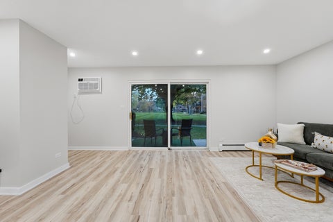 Tiny photo for 831 S Dwyer Avenue #A, Arlington Heights, IL 60005 (MLS # 12797525)
