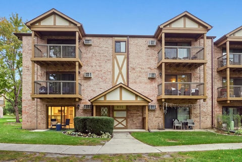 Photo of 831 S Dwyer Avenue #A, Arlington Heights, IL 60005 (MLS # 12797525)