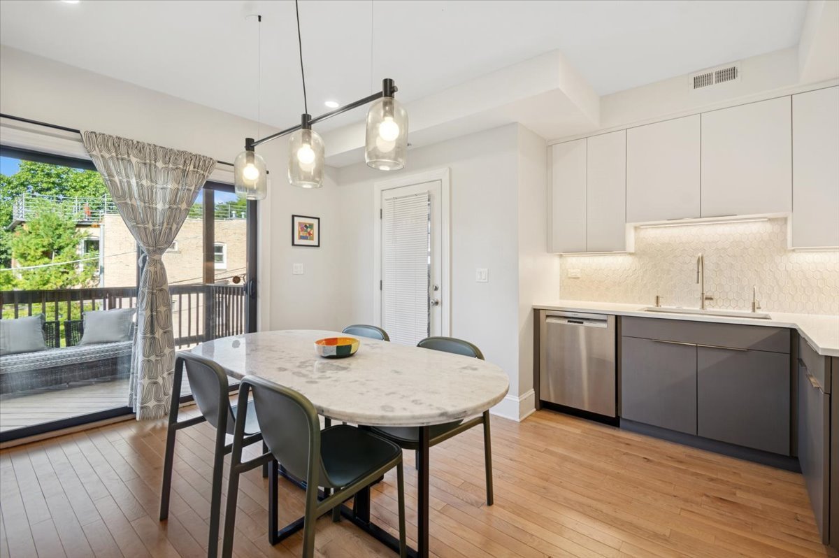 5838 N Glenwood Avenue 2S