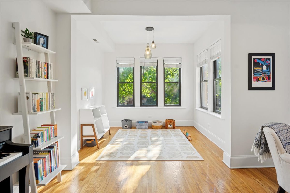 5838 N Glenwood Avenue 2S