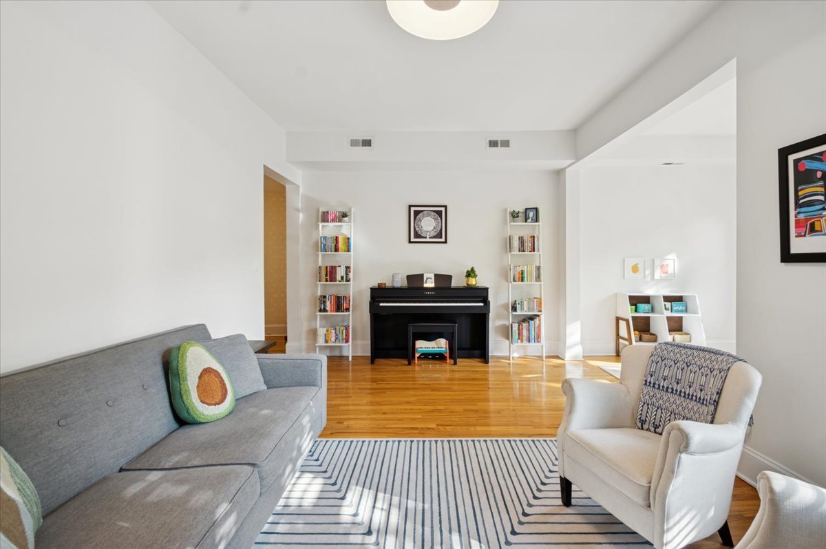 5838 N Glenwood Avenue 2S