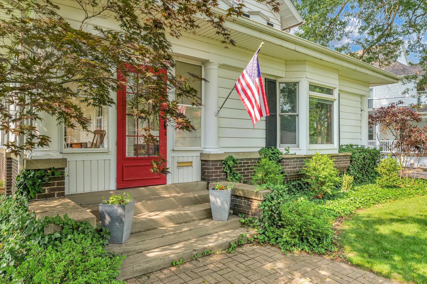 320 E Locust Street