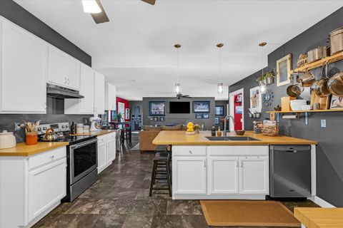 Tiny photo for 320 E Locust Street, Watseka, IL 60970 (MLS # 12385372)