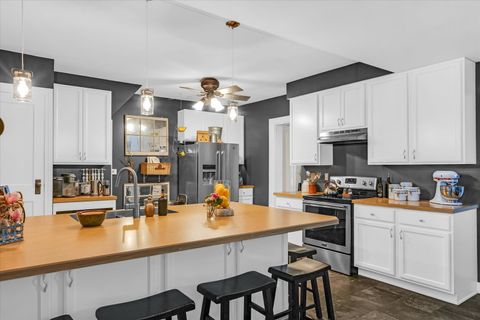 Tiny photo for 320 E Locust Street, Watseka, IL 60970 (MLS # 12385372)