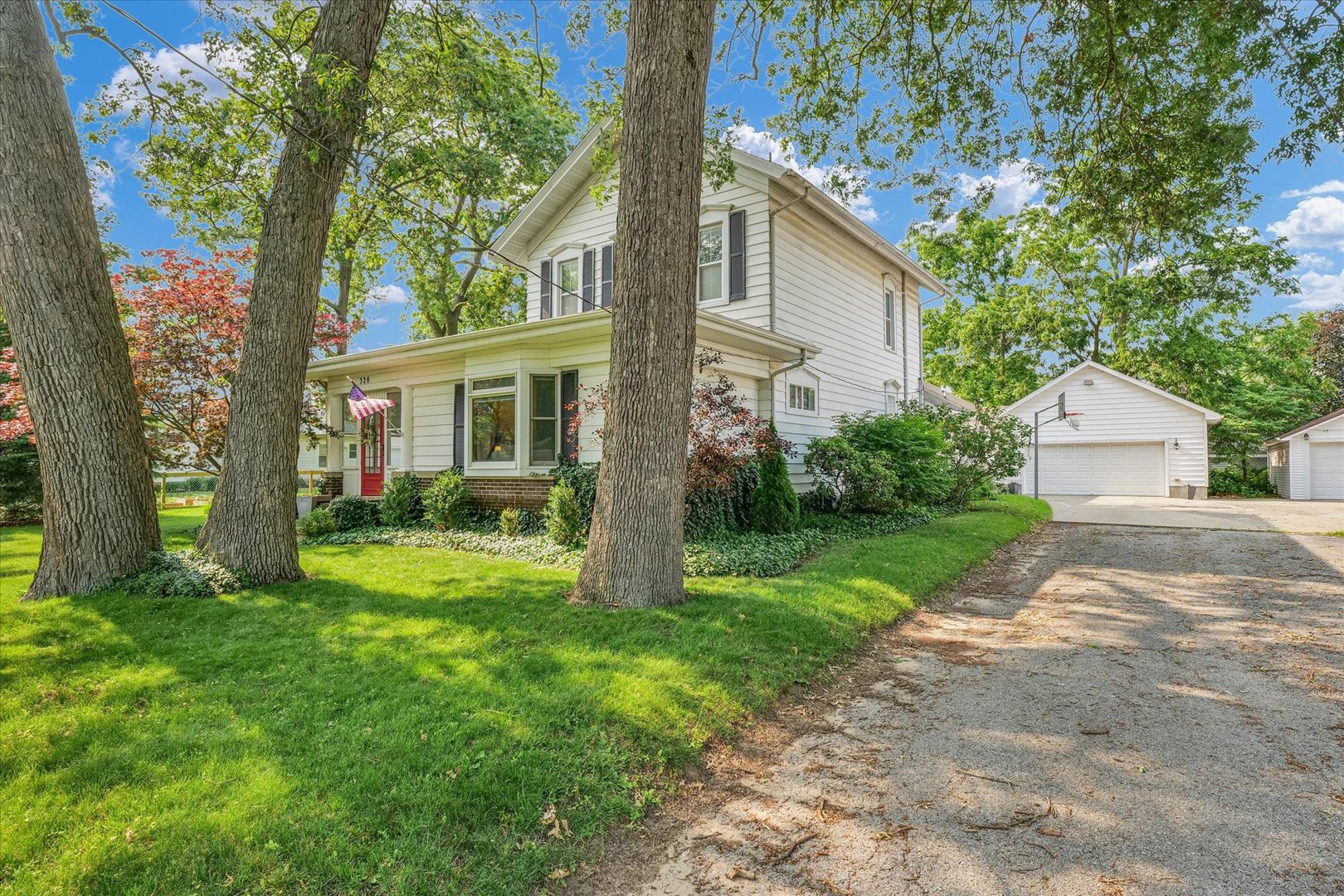 320 E Locust Street