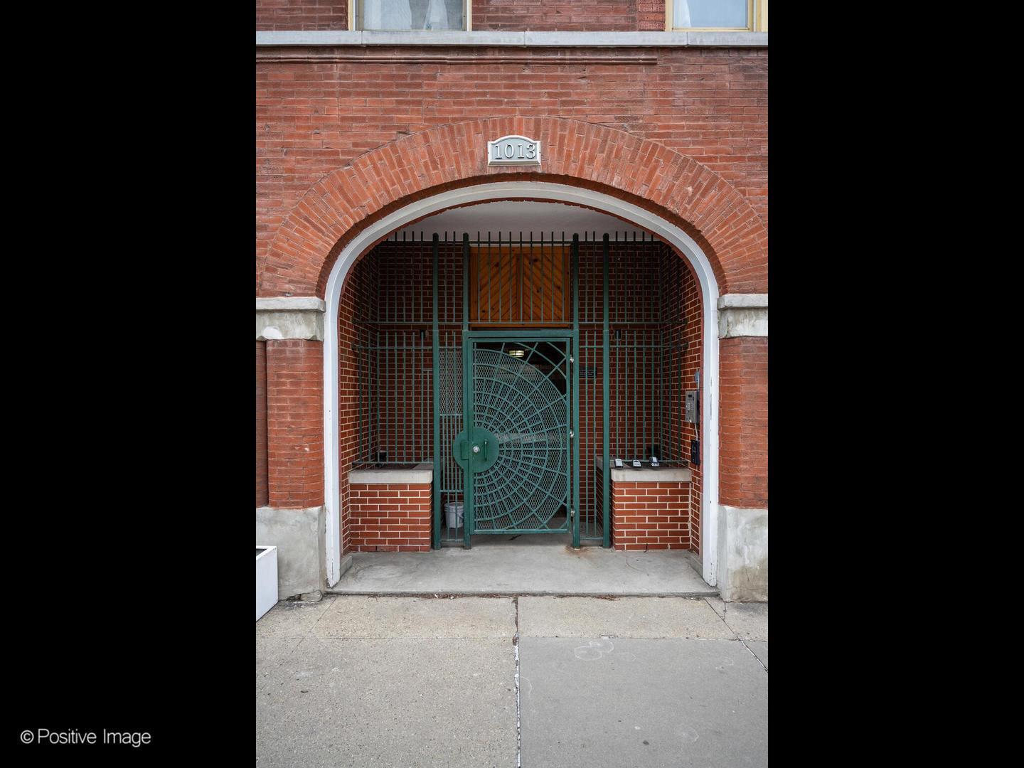 1013 W Webster Avenue 7