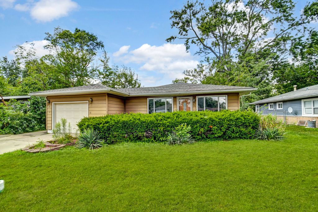 Photo for 506 Wildwood Drive, Park Forest, IL 60466 (MLS # 12494161)