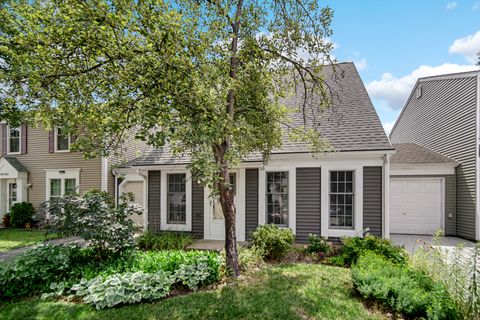 Photo of 29W409 White Oak Drive, Warrenville, IL 60555 (MLS # 12487106)