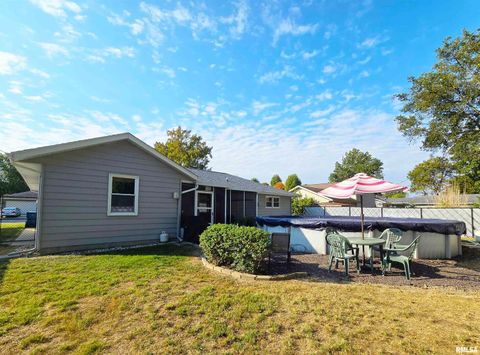 Tiny photo for 1782 Frazier Avenue, Centralia, IL 62801 (MLS # EB460142)