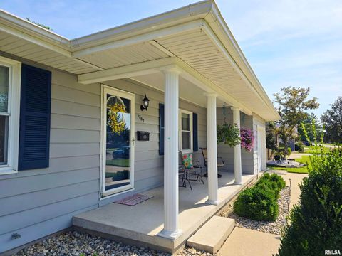 Tiny photo for 1782 Frazier Avenue, Centralia, IL 62801 (MLS # EB460142)