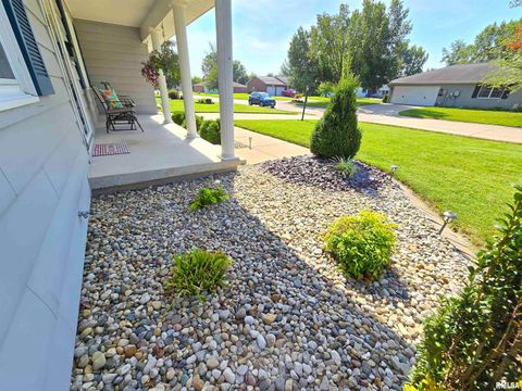 Tiny photo for 1782 Frazier Avenue, Centralia, IL 62801 (MLS # EB460142)