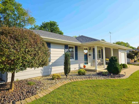 Tiny photo for 1782 Frazier Avenue, Centralia, IL 62801 (MLS # EB460142)