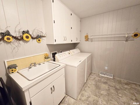 Tiny photo for 1782 Frazier Avenue, Centralia, IL 62801 (MLS # EB460142)