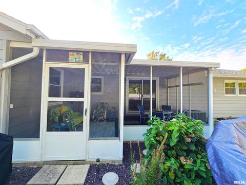 Tiny photo for 1782 Frazier Avenue, Centralia, IL 62801 (MLS # EB460142)