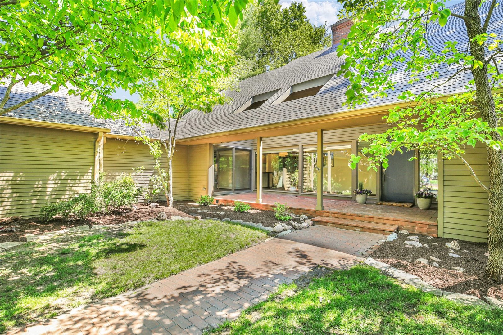 10 Carriage Way