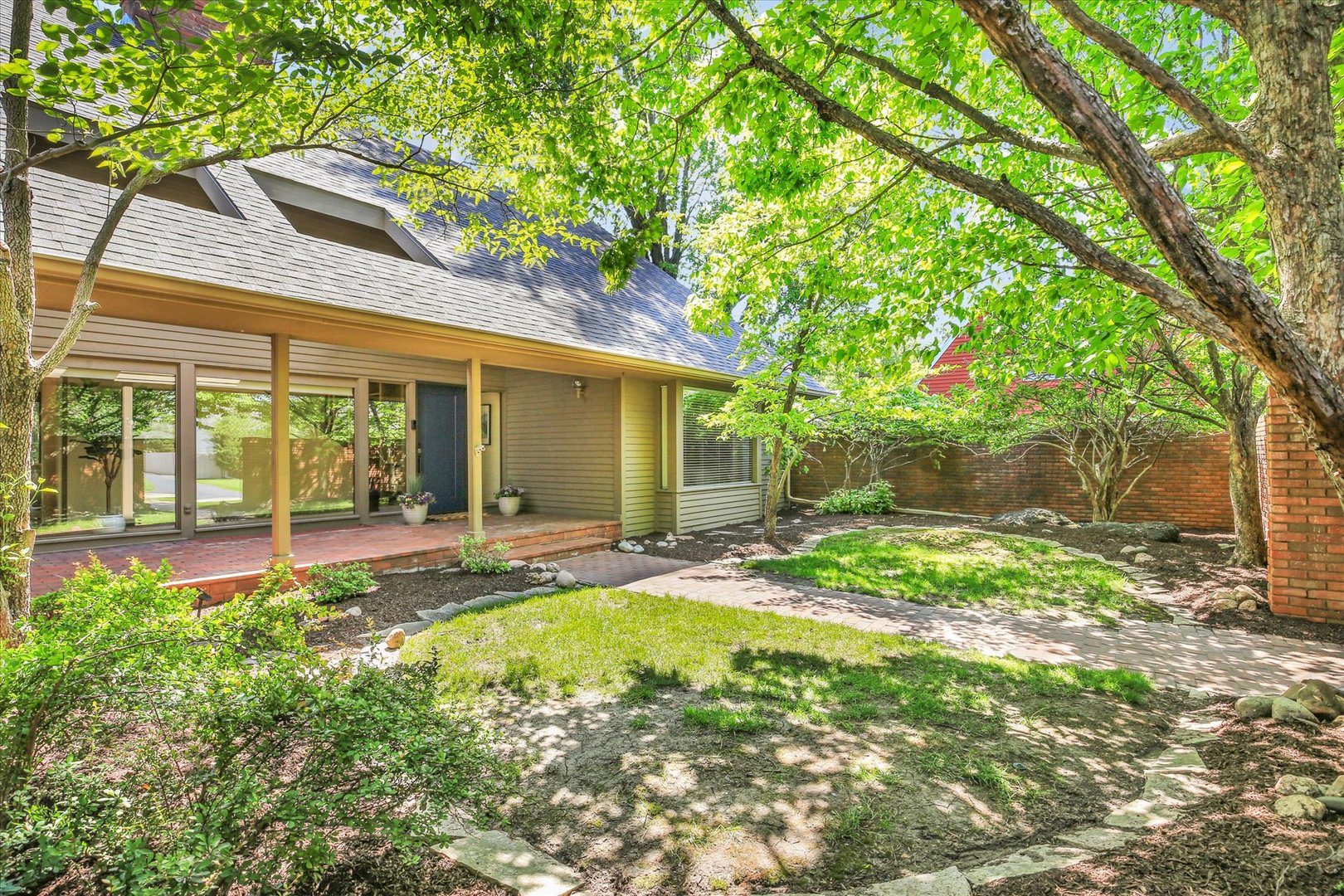 10 Carriage Way