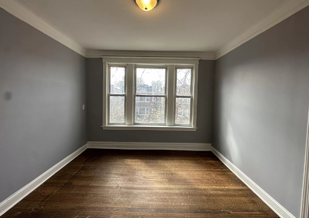 1504 E 74th Place