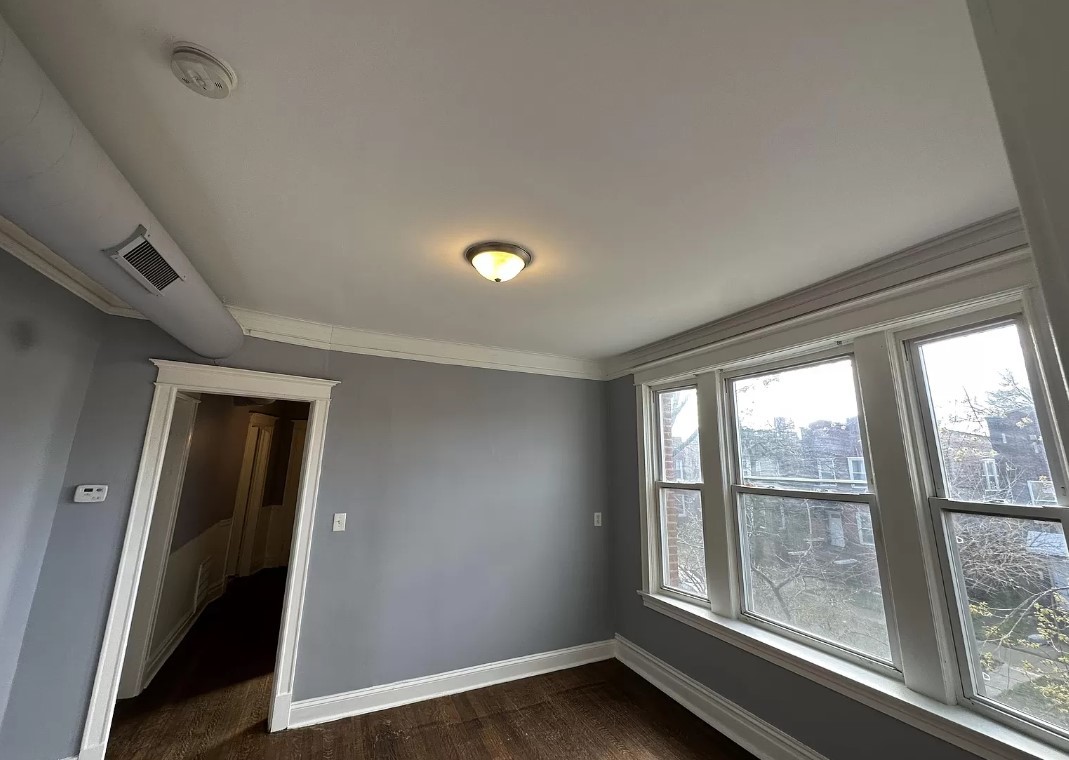 1504 E 74th Place