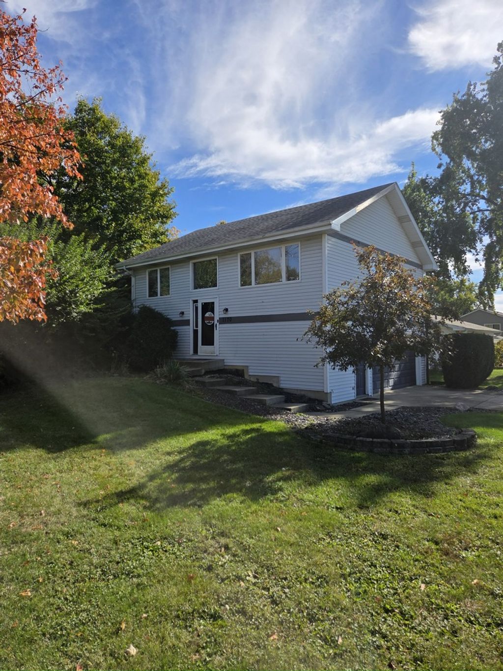 Photo for 1170 McCarthy Road, Lemont, IL 60439 (MLS # 12505066)