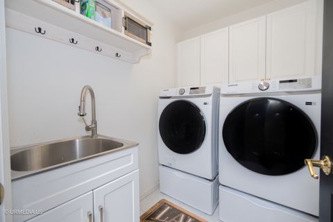 Tiny photo for 7100 N SIOUX Avenue, Chicago, IL 60646 (MLS # 12511142)