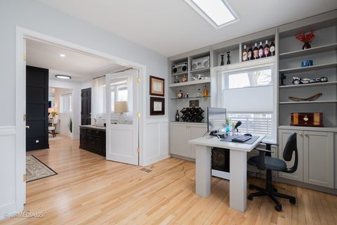 Tiny photo for 7100 N SIOUX Avenue, Chicago, IL 60646 (MLS # 12511142)