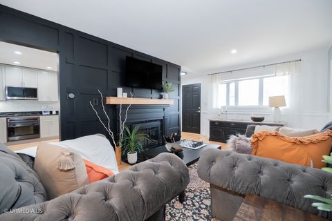 Tiny photo for 7100 N SIOUX Avenue, Chicago, IL 60646 (MLS # 12511142)