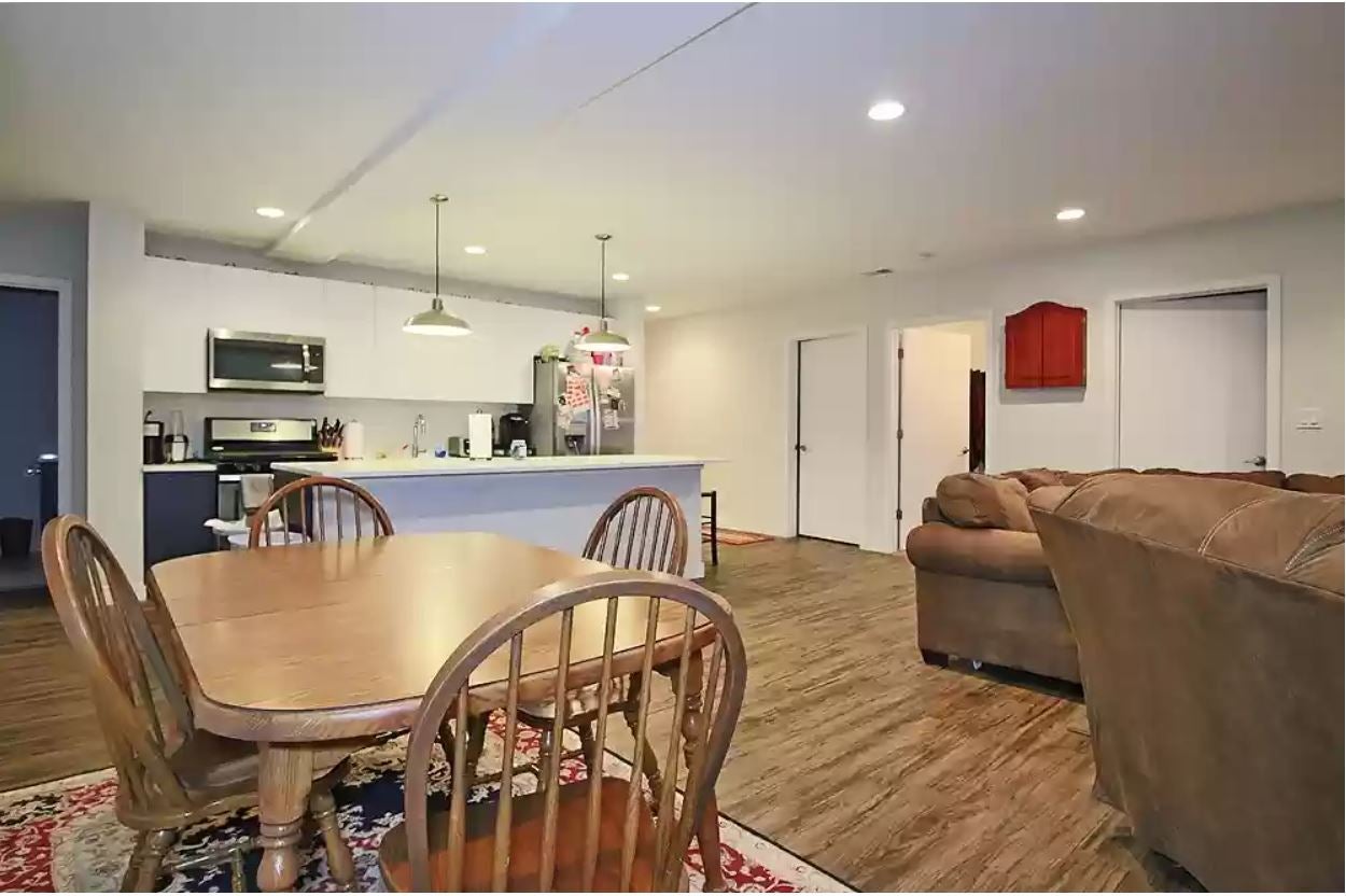 1045 W Cornelia Avenue 102