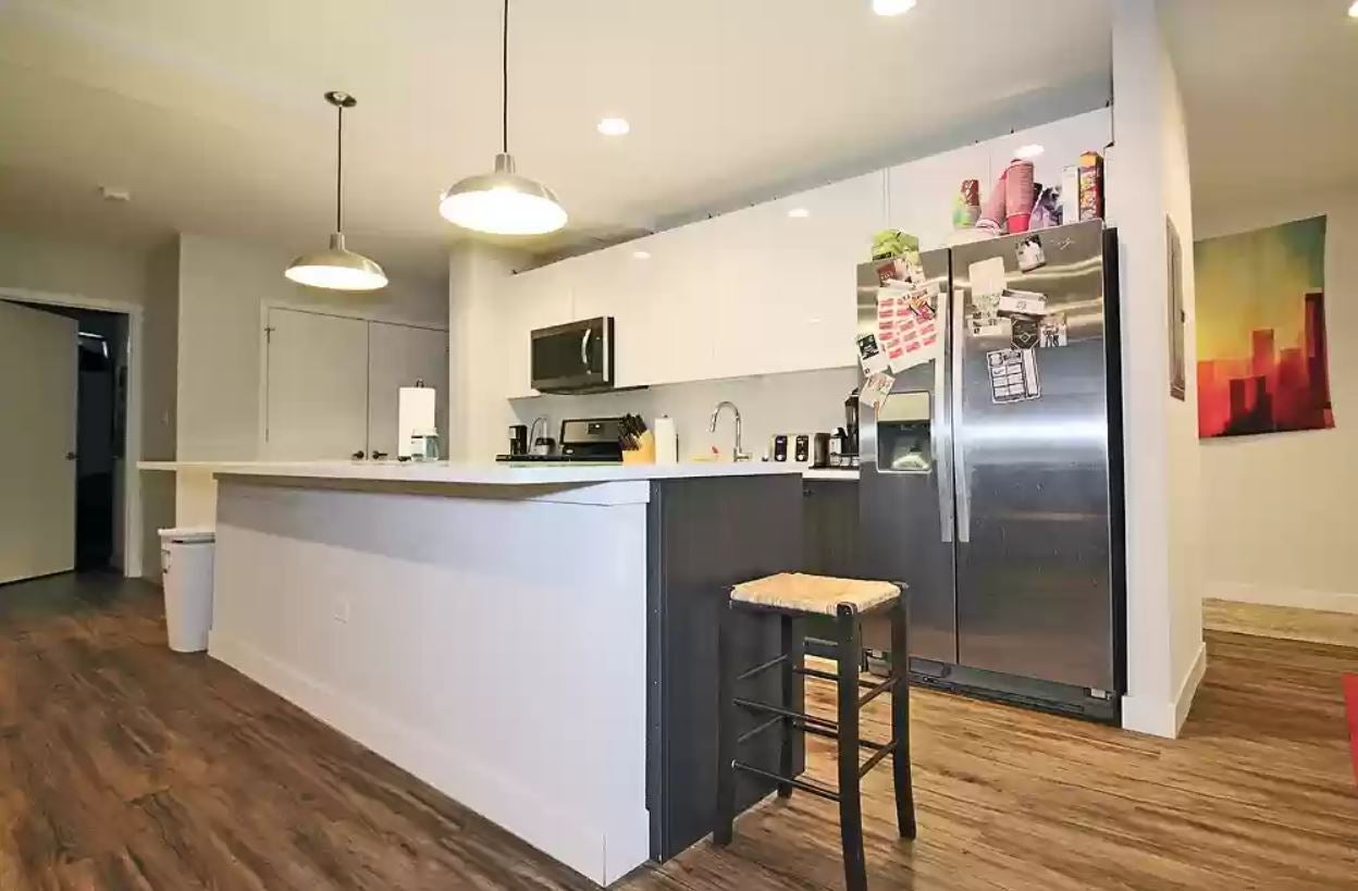 1045 W Cornelia Avenue 102